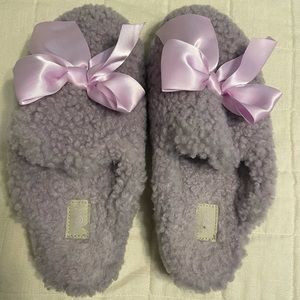 Ugg slip on slippers